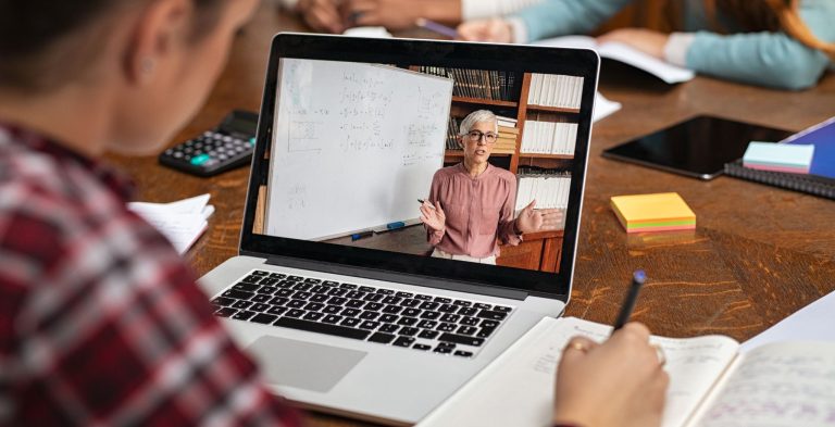 Online schooling for students, online schooling qld, Online schooling in australia, online home schooling qld, distance education qld, great benefits of online learning, advantages of online classes, advantages of online classes for students, what are advantages of online learning?, online education